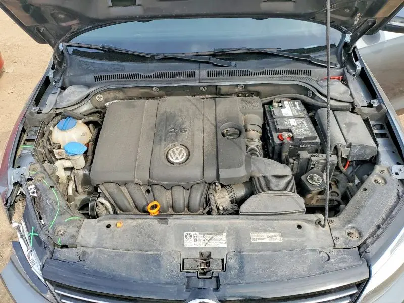2013 VOLKSWAGEN JETTA SE  
