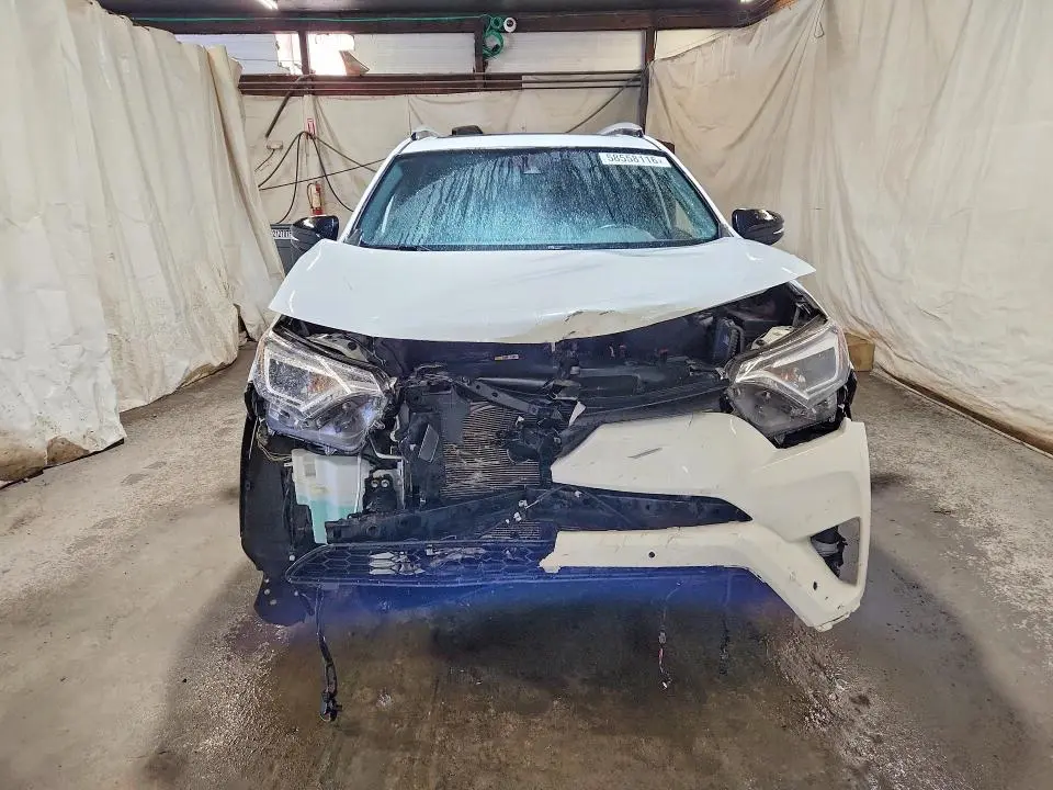 2016 TOYOTA RAV4 SE  
