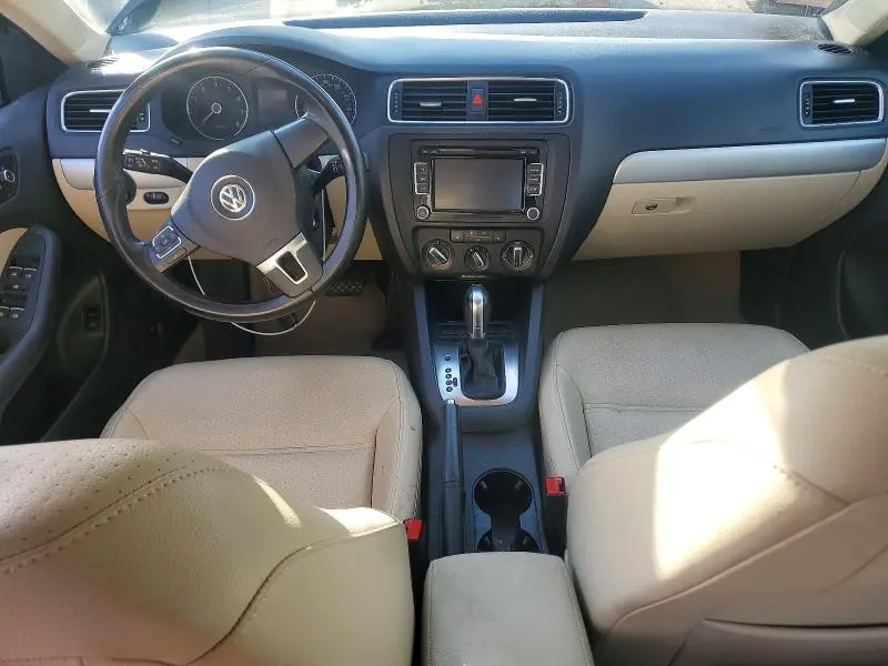 2013 VOLKSWAGEN JETTA SE  
