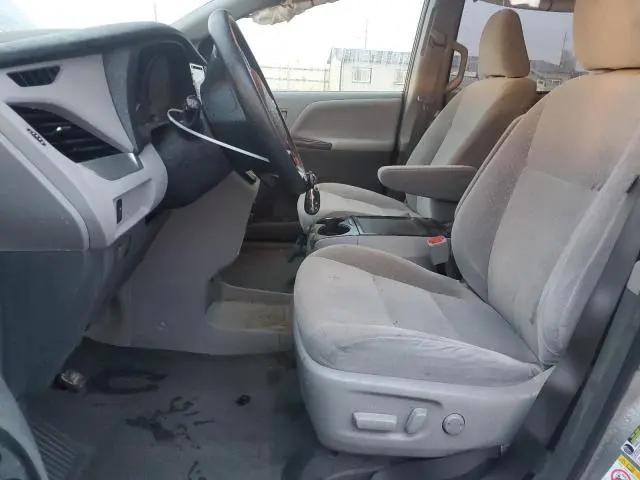 2018 TOYOTA SIENNA LE  