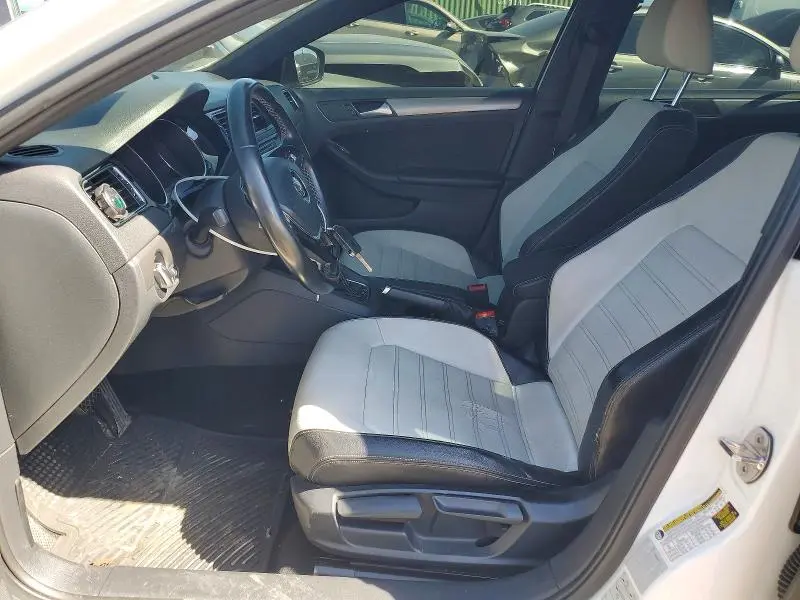 2016 VOLKSWAGEN JETTA SPORT  