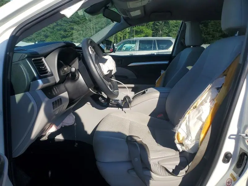 2017 TOYOTA HIGHLANDER LE  