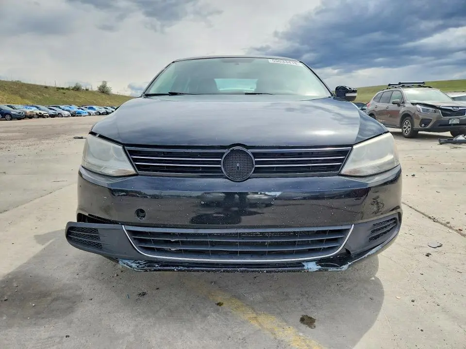 2013 VOLKSWAGEN JETTA SE  