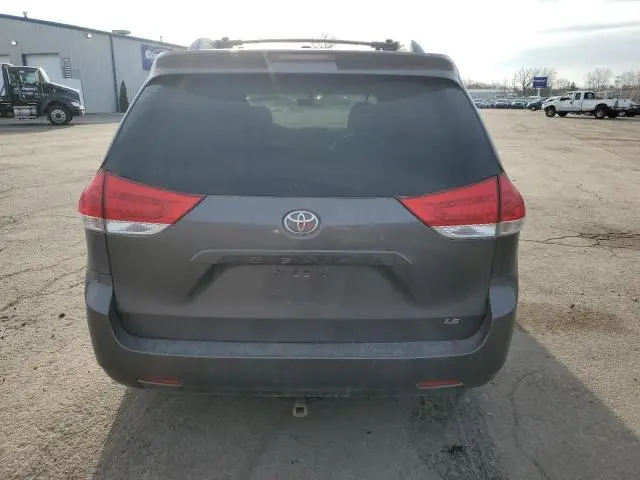 2014 TOYOTA SIENNA LE