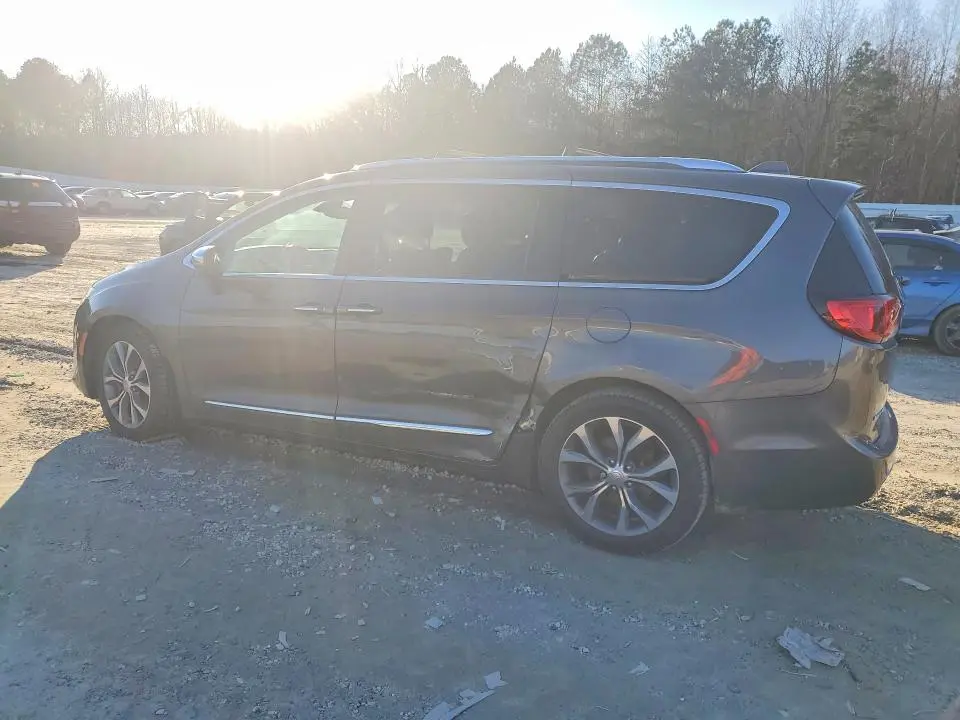 2017 CHRYSLER PACIFICA LIMITED  