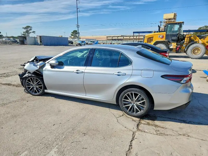 2023 TOYOTA CAMRY XLE  