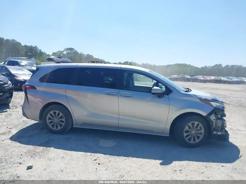2022 TOYOTA SIENNA LE
