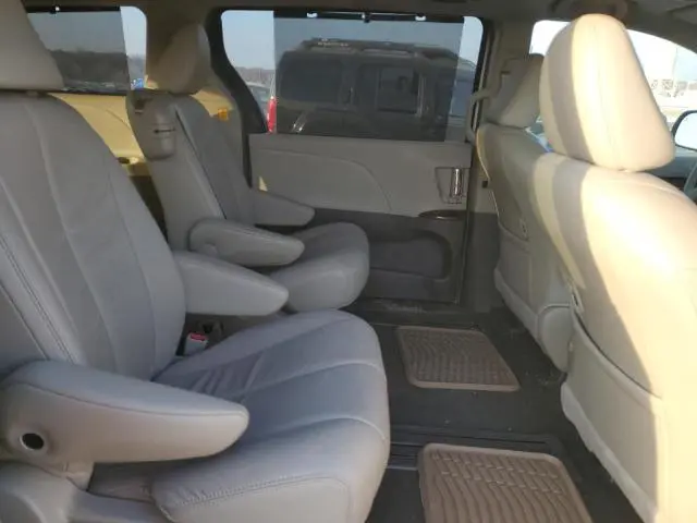2011 TOYOTA SIENNA   