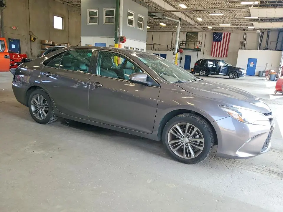 2017 TOYOTA CAMRY SE  