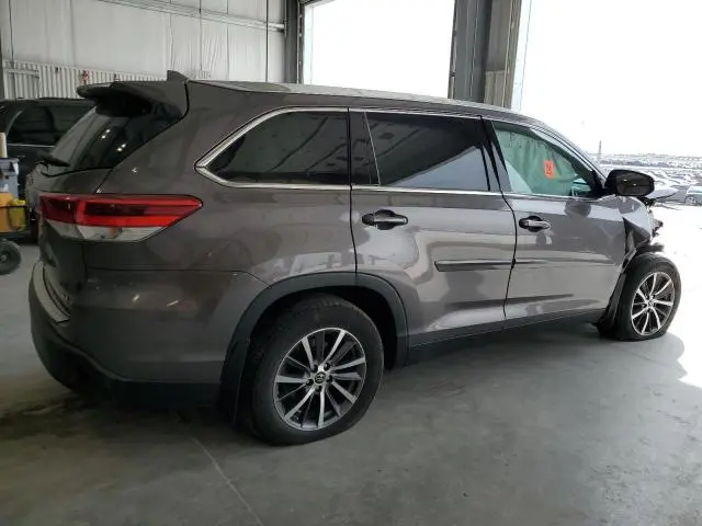 2019 TOYOTA HIGHLANDER SE  