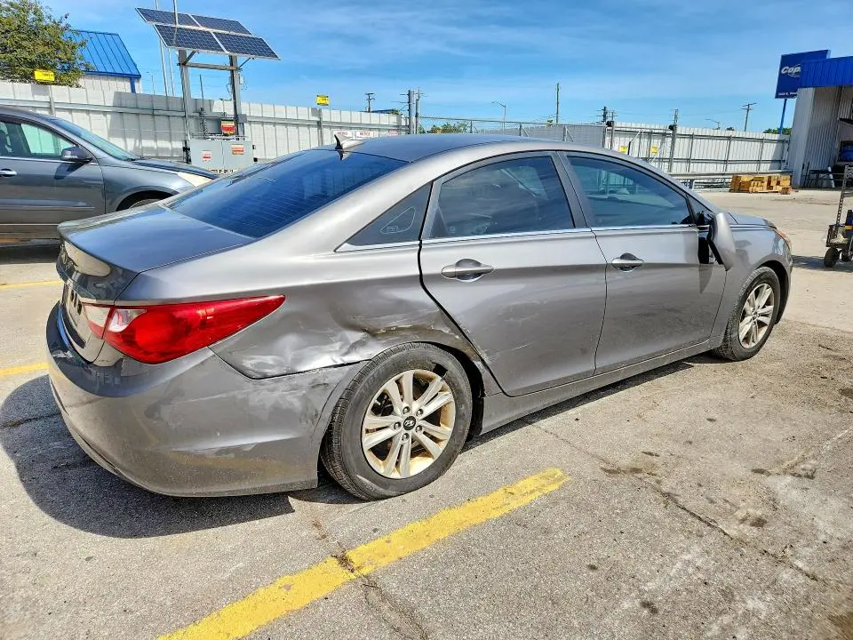 2011 HYUNDAI SONATA GLS  