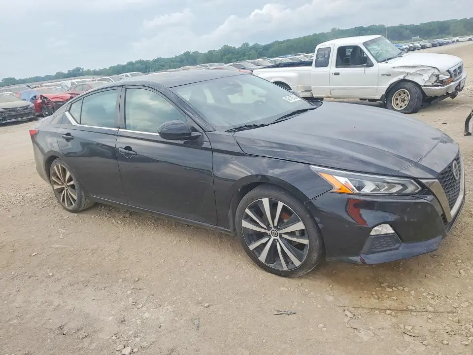 2021 NISSAN ALTIMA SR  