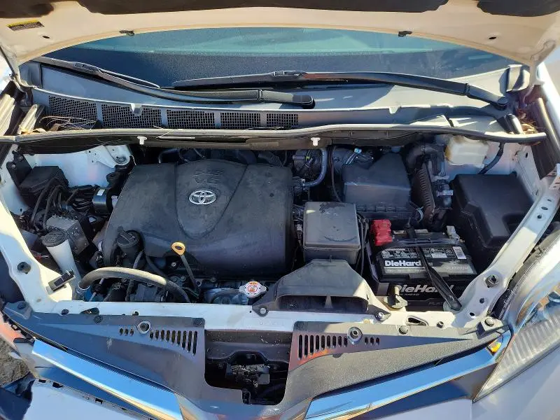 2020 TOYOTA SIENNA XLE PREMIUM 8-PASSENGER  