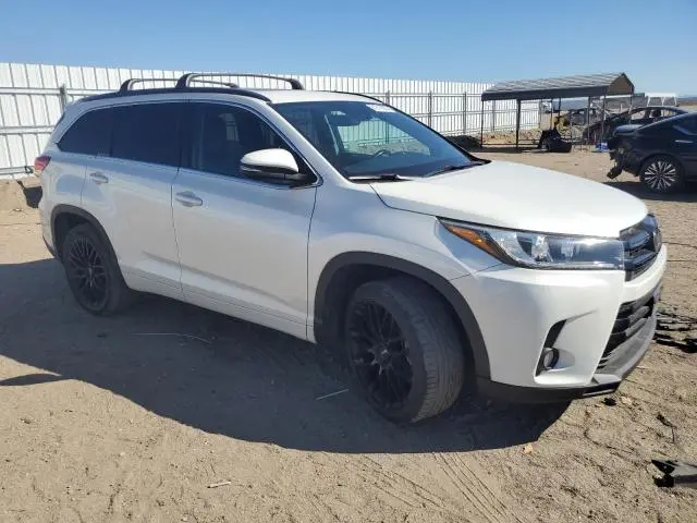 2017 TOYOTA HIGHLANDER SE  