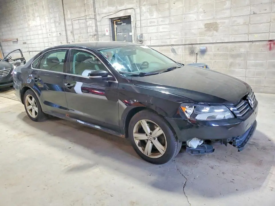 2013 VOLKSWAGEN PASSAT SE  