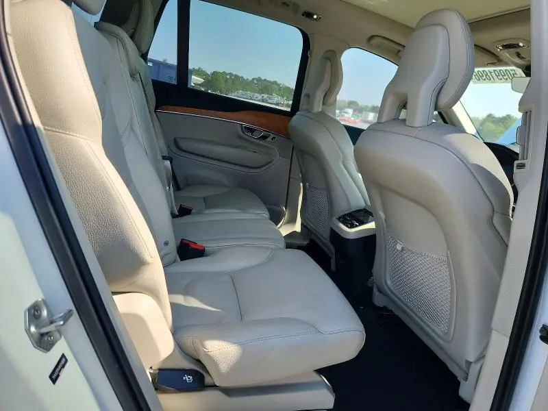 2021 VOLVO XC90 T6 MOMENTUM  