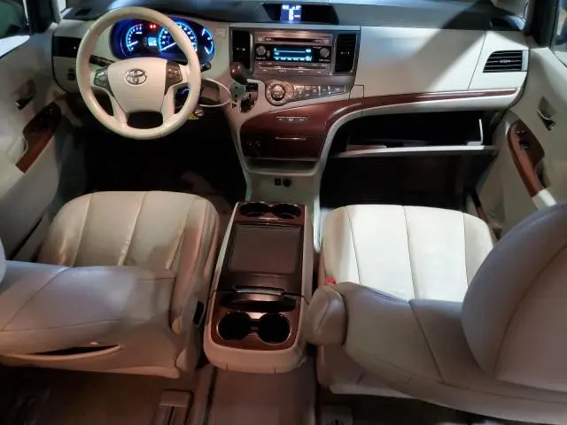 2013 TOYOTA SIENNA XLE  