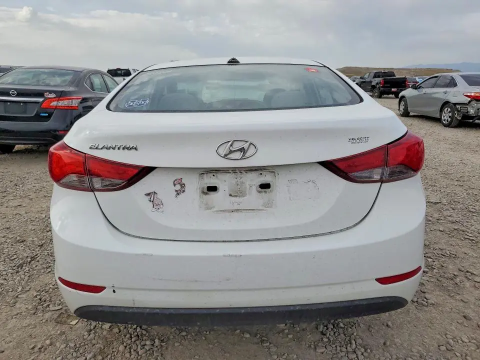 2016 HYUNDAI ELANTRA SE  