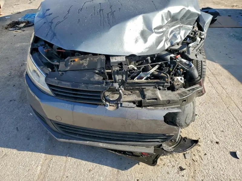 2011 VOLKSWAGEN JETTA SE  
