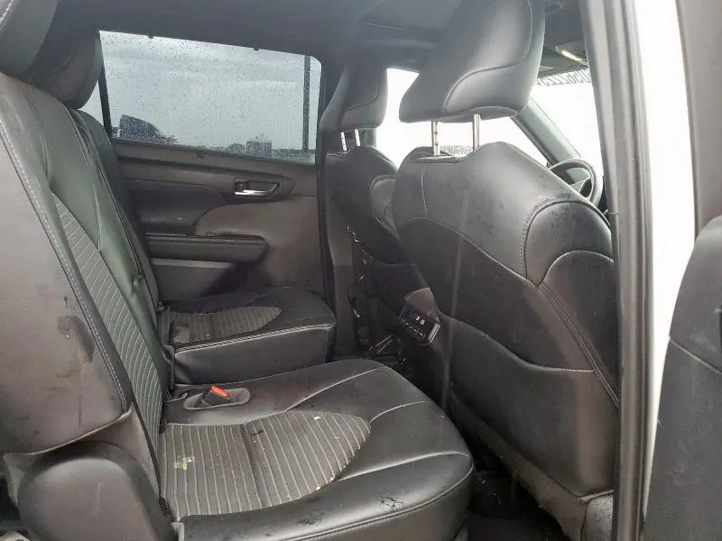 2021 TOYOTA HIGHLANDER XSE  