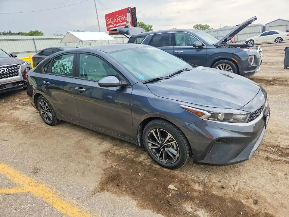 2023 KIA FORTE LXS  