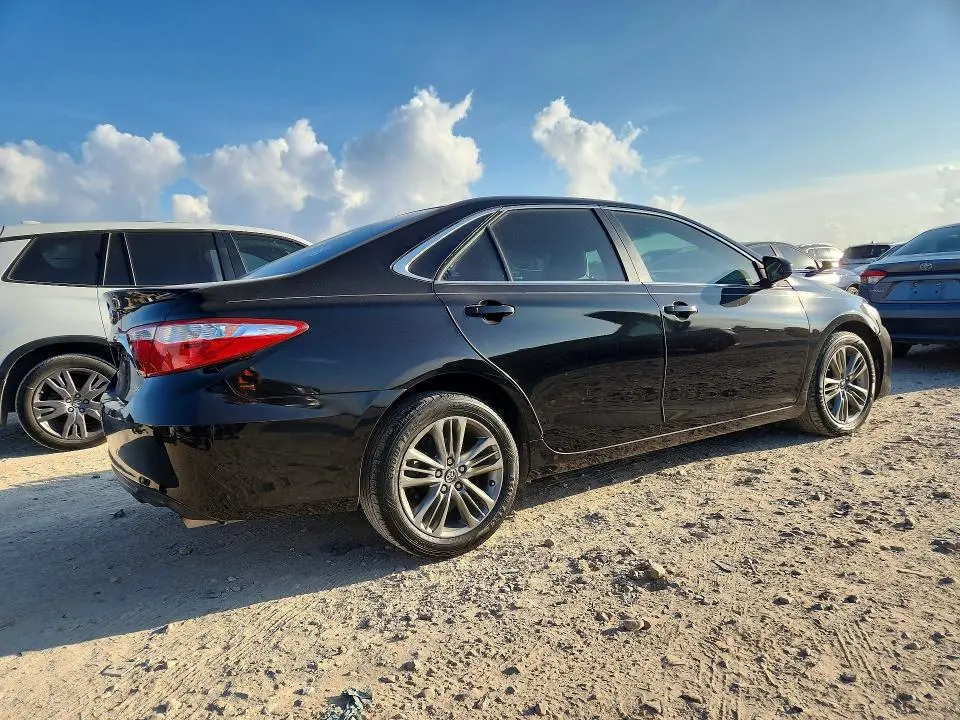 2016 TOYOTA CAMRY SE  