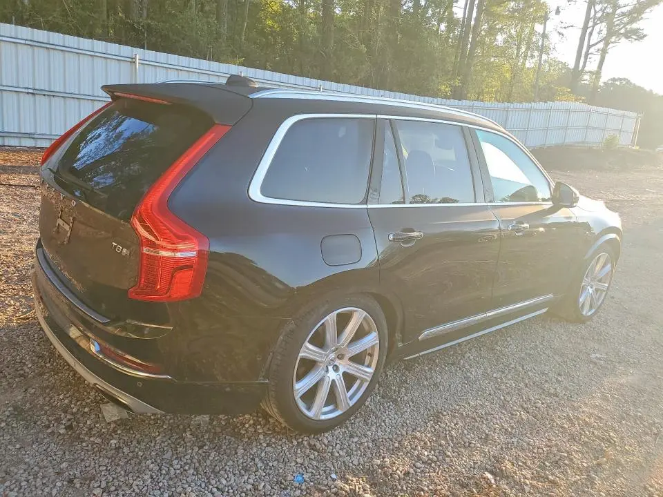 2017 VOLVO XC90 T8  