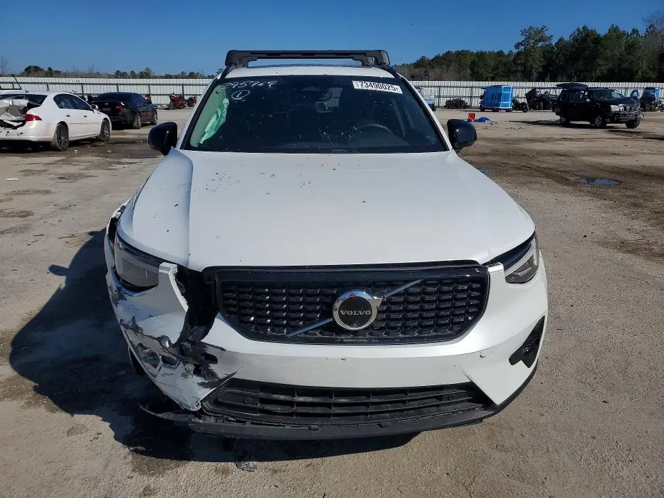 2024 VOLVO XC40 PLUS  