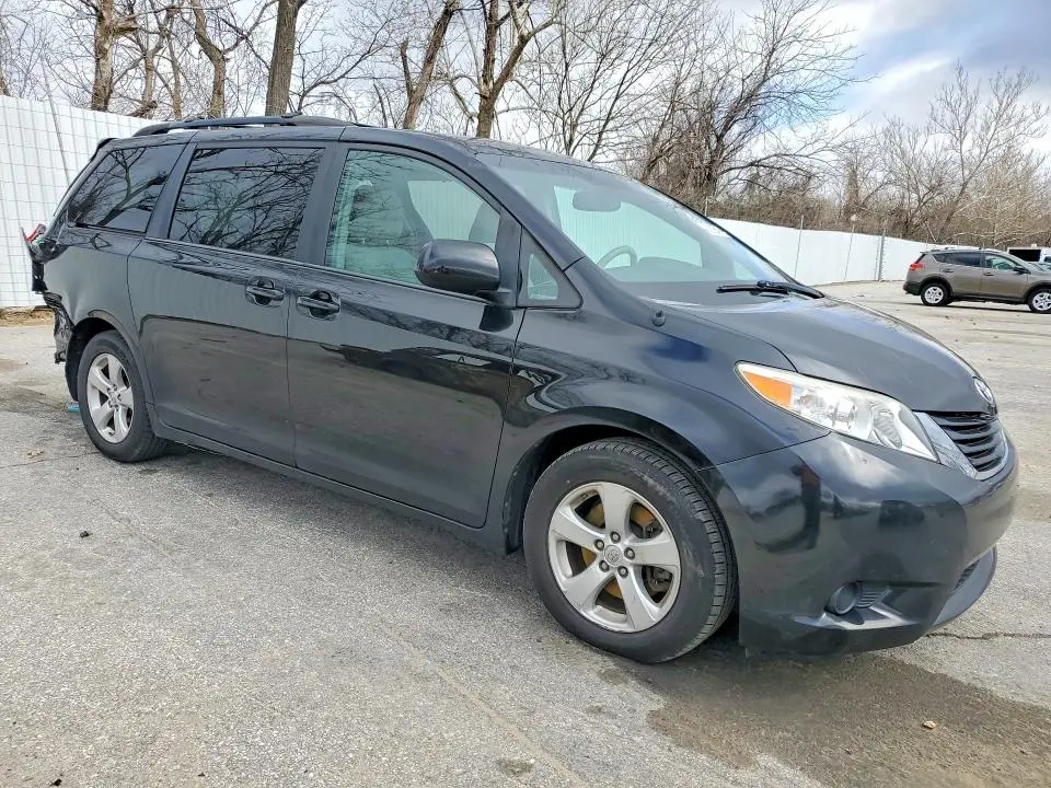2014 TOYOTA SIENNA LE 8-PASSENGER  