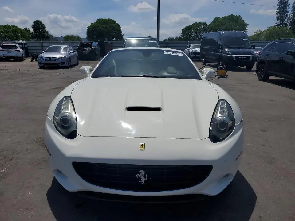 2013 FERRARI CALIFORNIA   