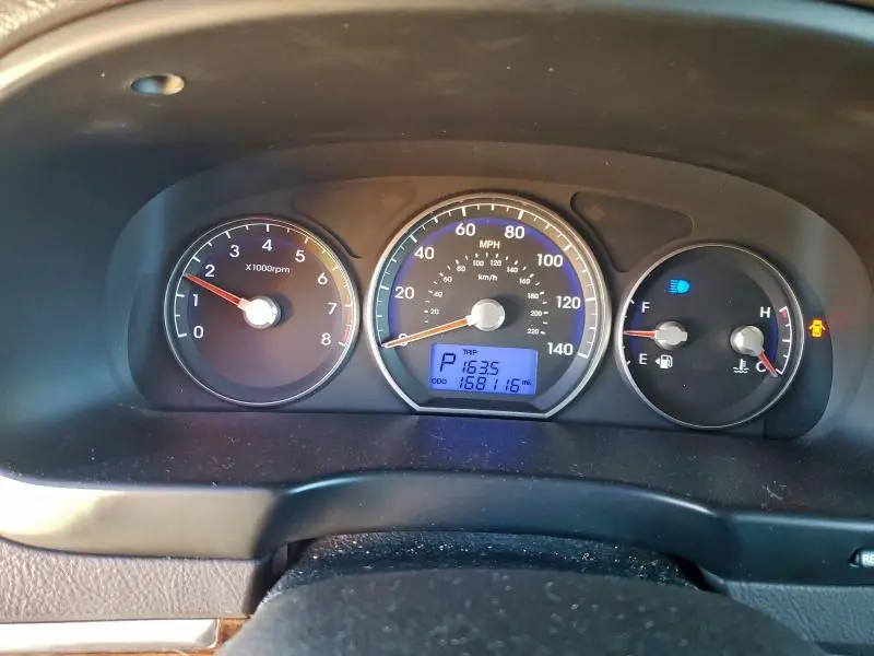 2011 HYUNDAI SANTA FE SE  