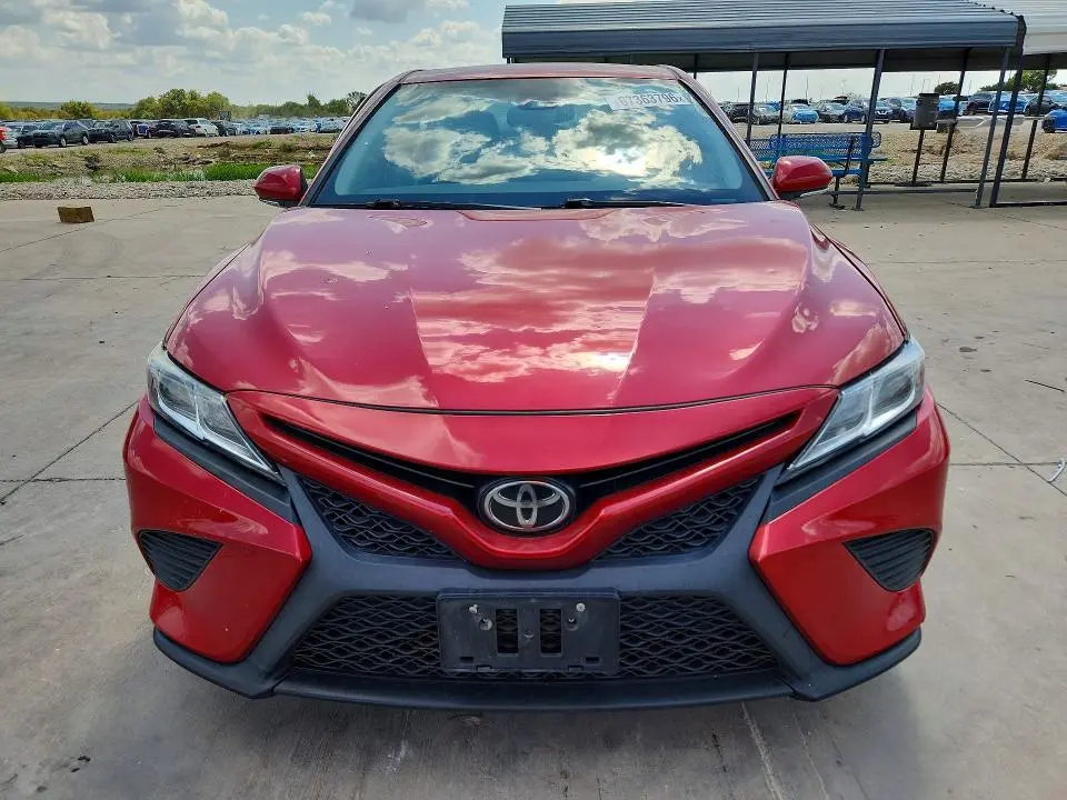 2019 TOYOTA CAMRY SE  