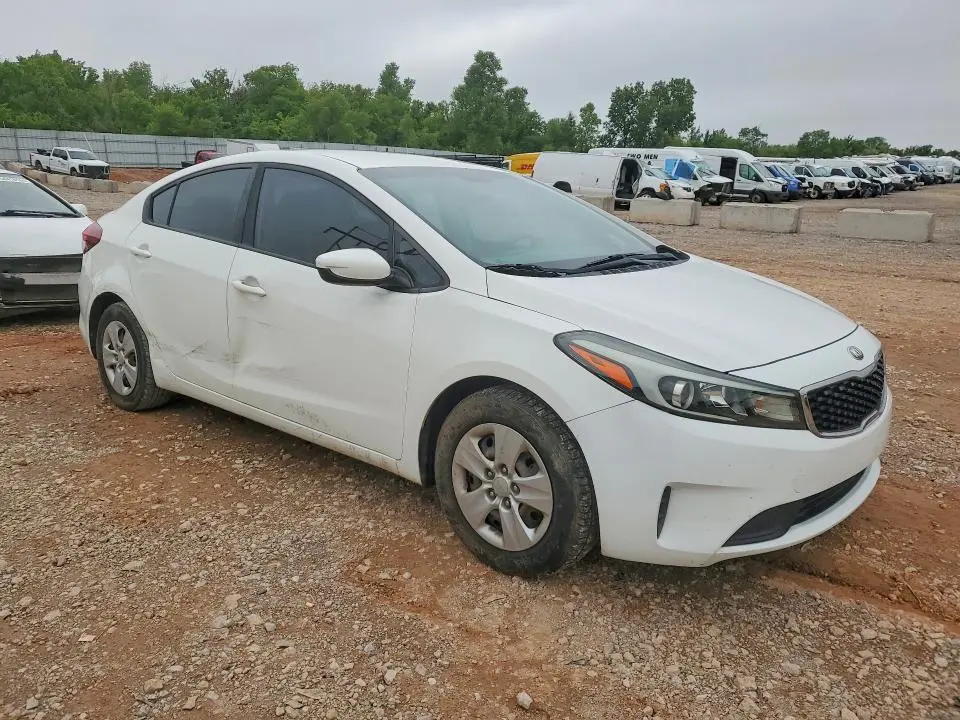 2017 KIA FORTE LX  