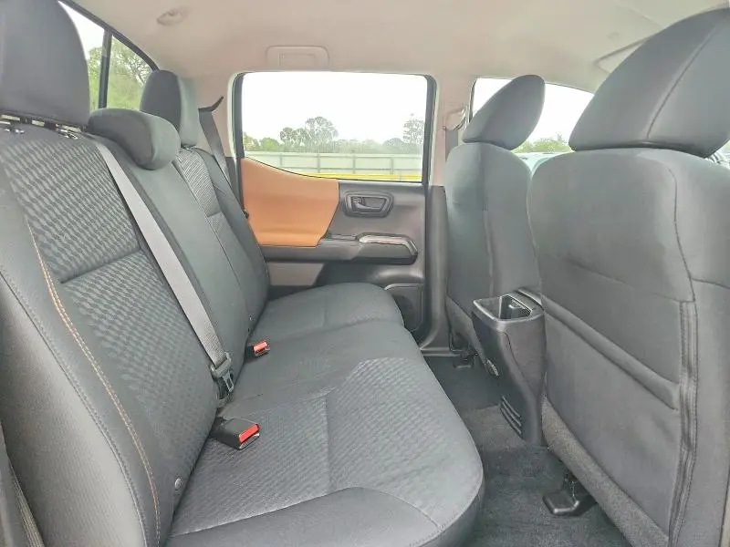 2020 TOYOTA TACOMA SR5 V6  