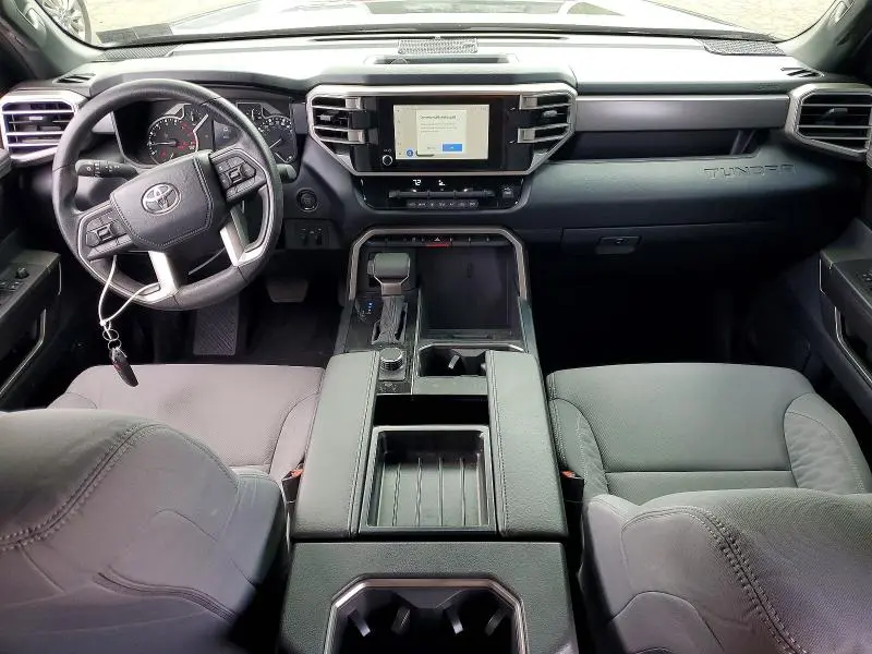 2025 TOYOTA TUNDRA SR5  