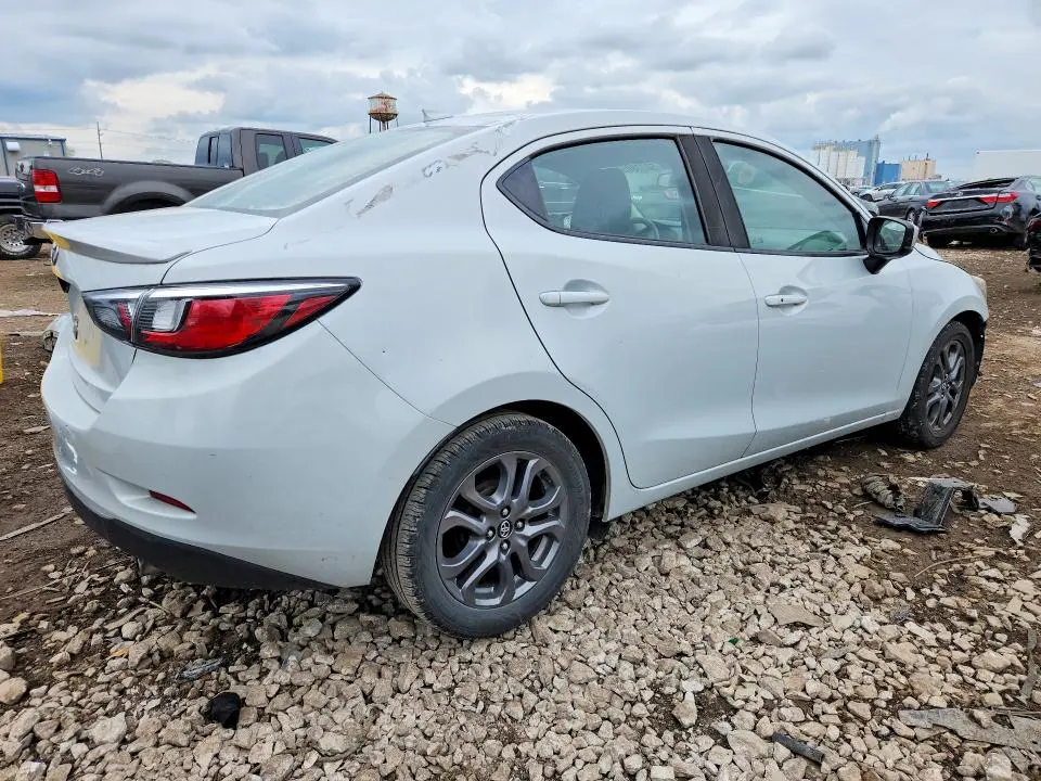 2019 TOYOTA YARIS LE  