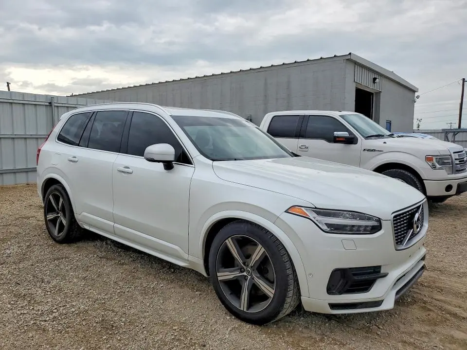 2017 VOLVO XC90 T8  