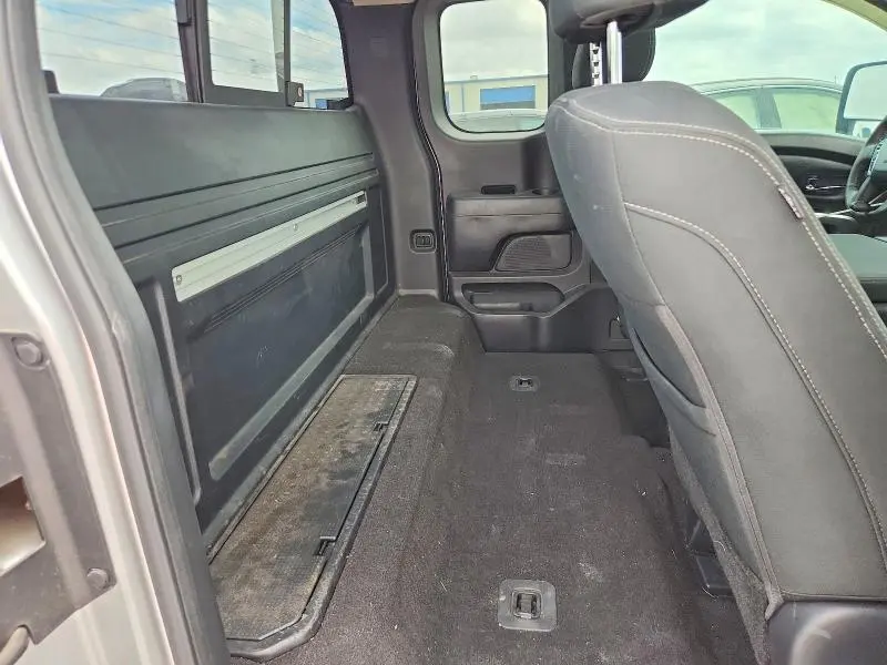 2017 NISSAN TITAN SV  