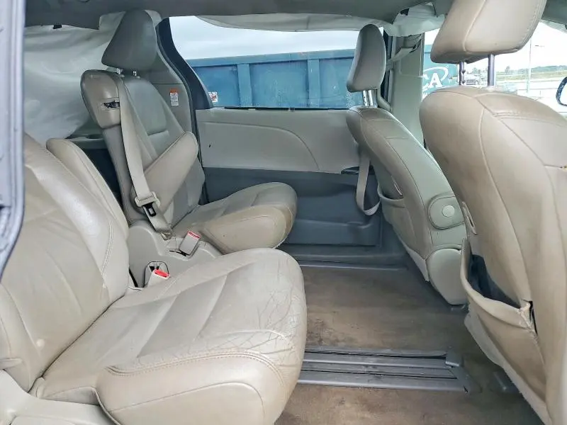 2017 TOYOTA SIENNA XLE PREMIUM 8-PASSENGER  