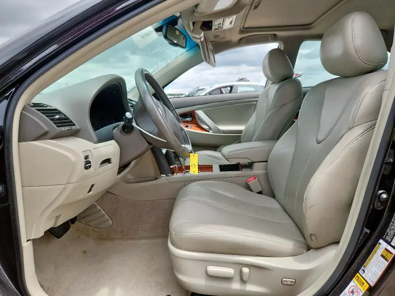 2011 TOYOTA CAMRY SE  