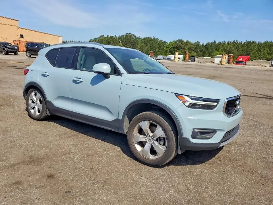 2019 VOLVO XC40 T5 MOMENTUM  