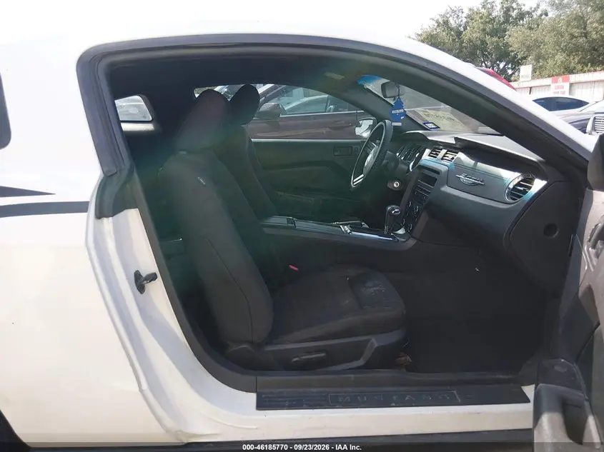 2011 FORD MUSTANG V6