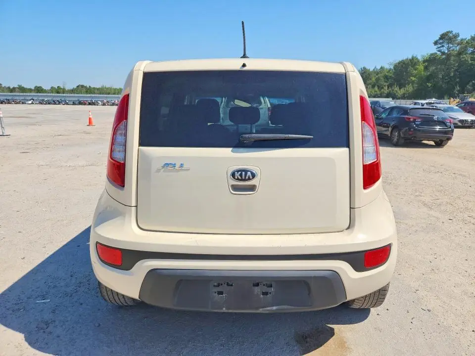 2013 KIA SOUL +  