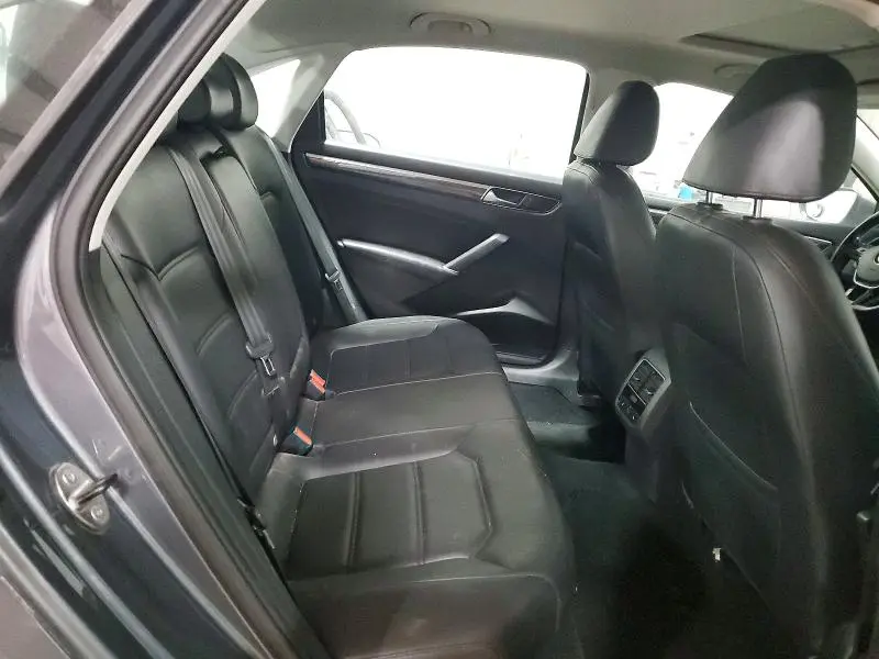 2016 VOLKSWAGEN PASSAT   