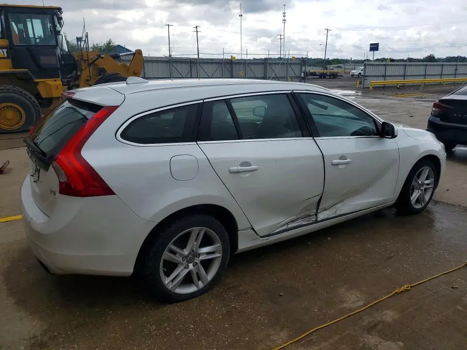 2015 VOLVO V60 T5  