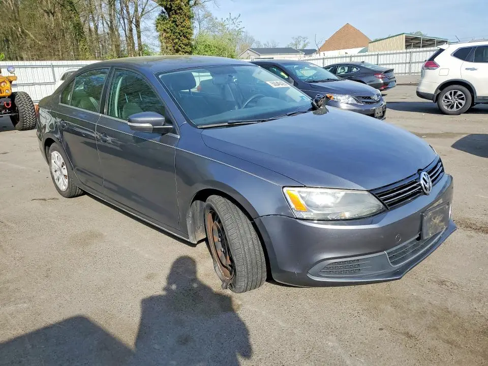 2013 VOLKSWAGEN JETTA SE  