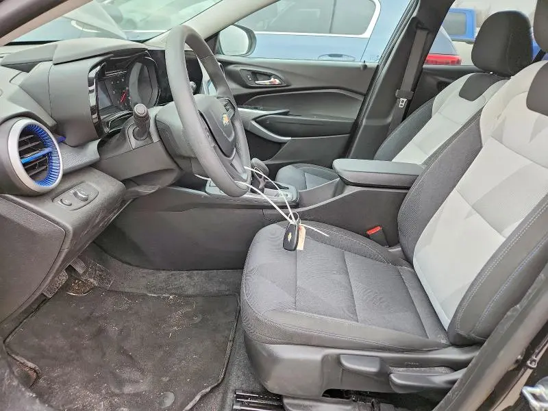 2025 CHEVROLET TRAX LS  