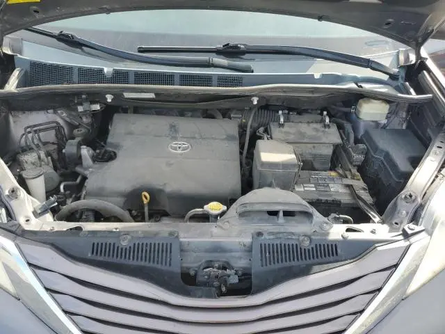 2015 TOYOTA SIENNA LE  