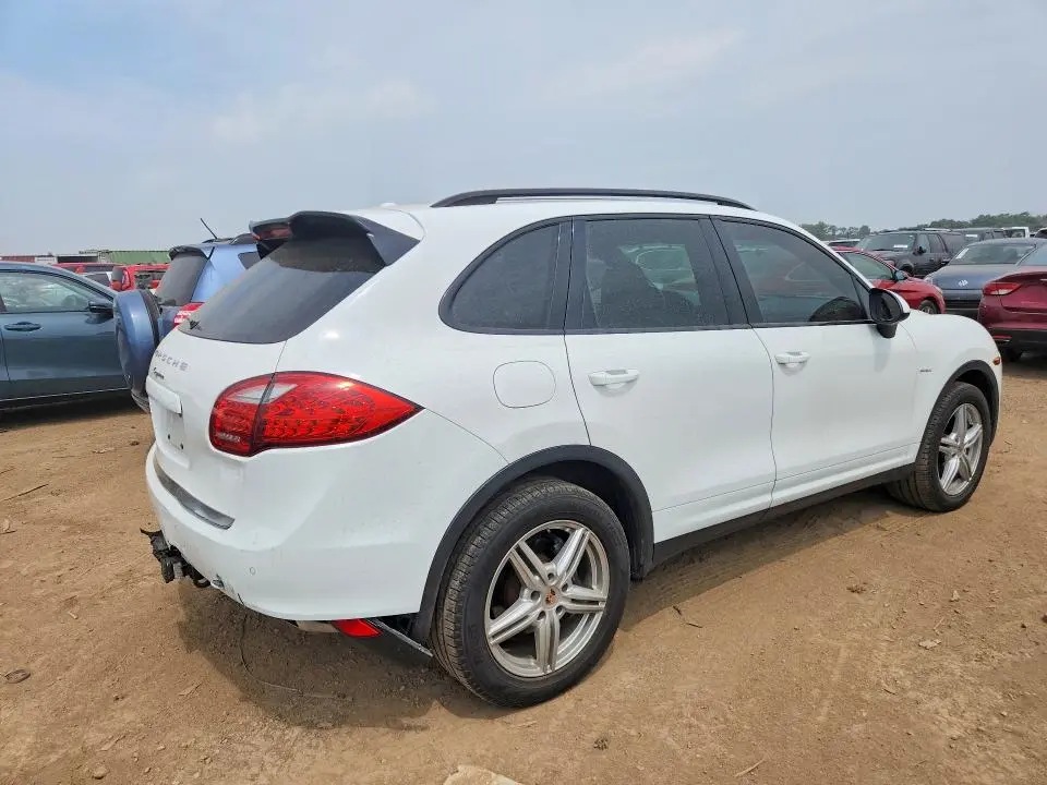 2014 PORSCHE CAYENNE   
