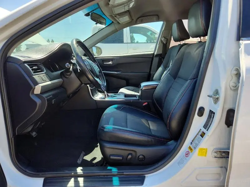 2016 TOYOTA CAMRY SE  